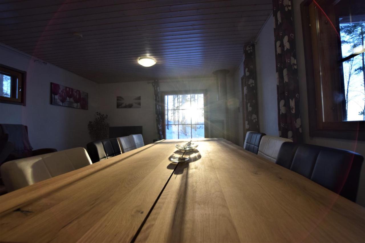 Pyhtaeaen Vuokramoekit Villa Tuuski ภายนอก รูปภาพ