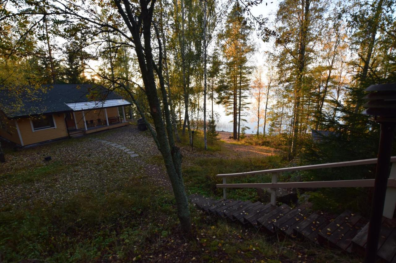 Pyhtaeaen Vuokramoekit Villa Tuuski ภายนอก รูปภาพ