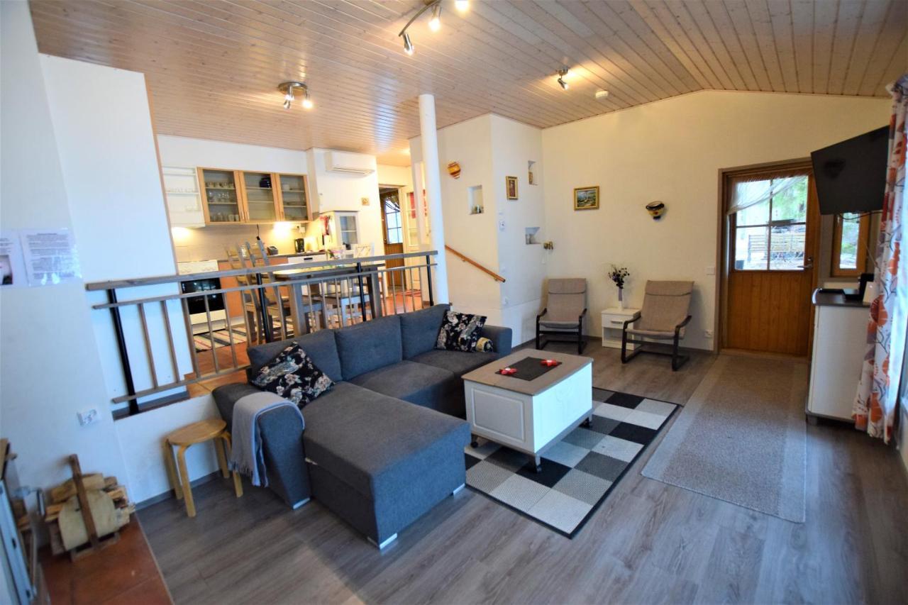 Pyhtaeaen Vuokramoekit Villa Tuuski ภายนอก รูปภาพ